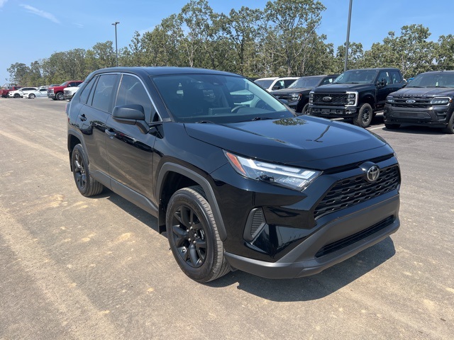 2025 Toyota RAV4 LE photo 4