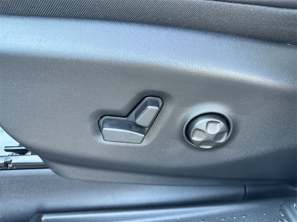 2026 Chrysler Pacifica Limited photo 18