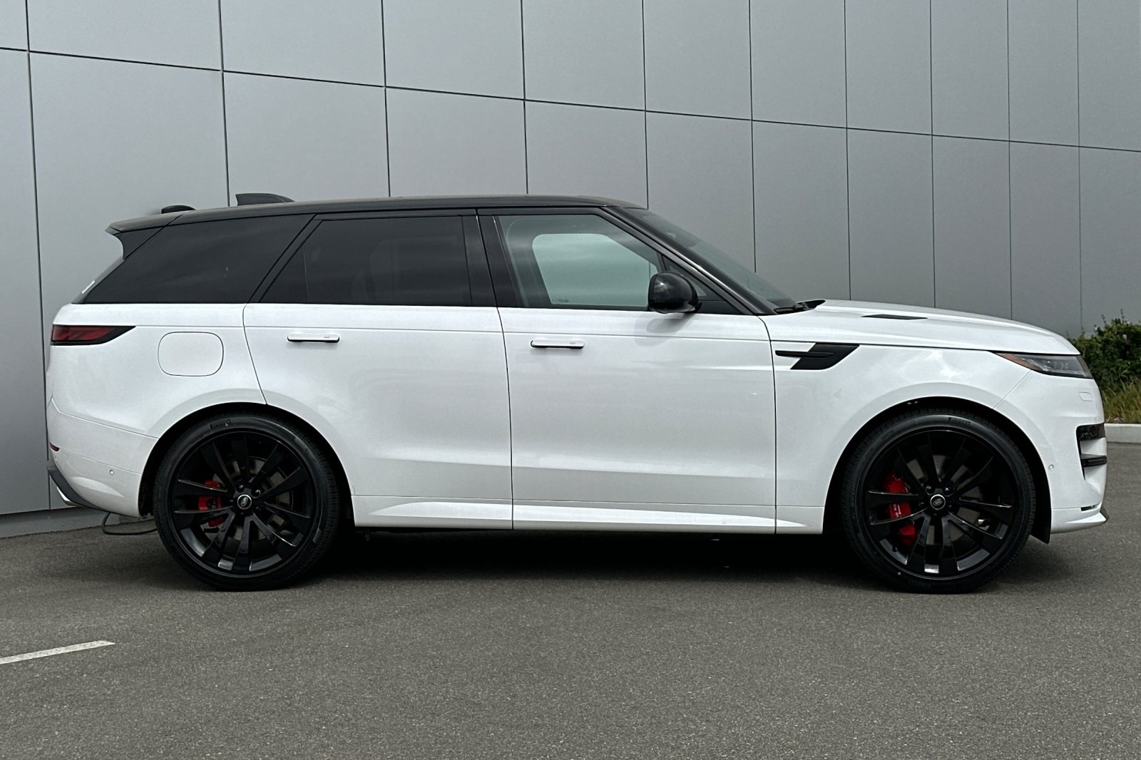 2025 Land Rover Range Rover Sport SE photo 4
