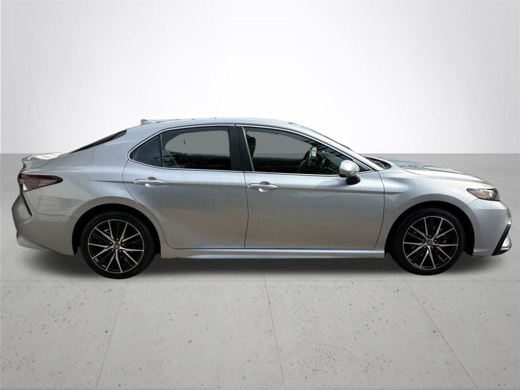 2021 Toyota Camry SE photo 6