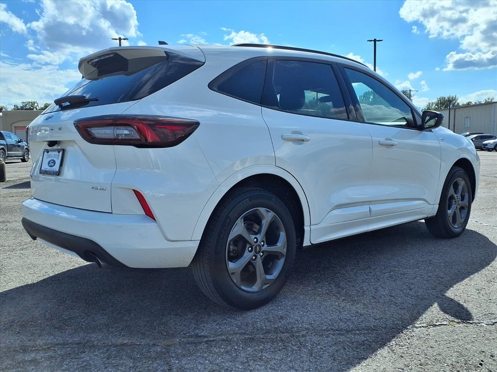 2024 Ford Escape ST-Line photo 16