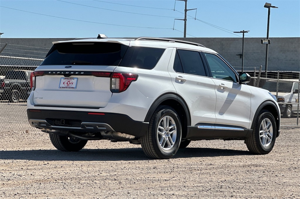 2025 Ford Explorer photo 4