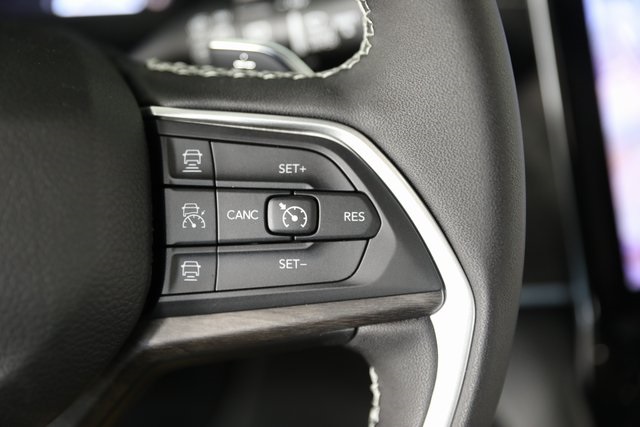2025 Jeep Grand Cherokee Limited photo 5