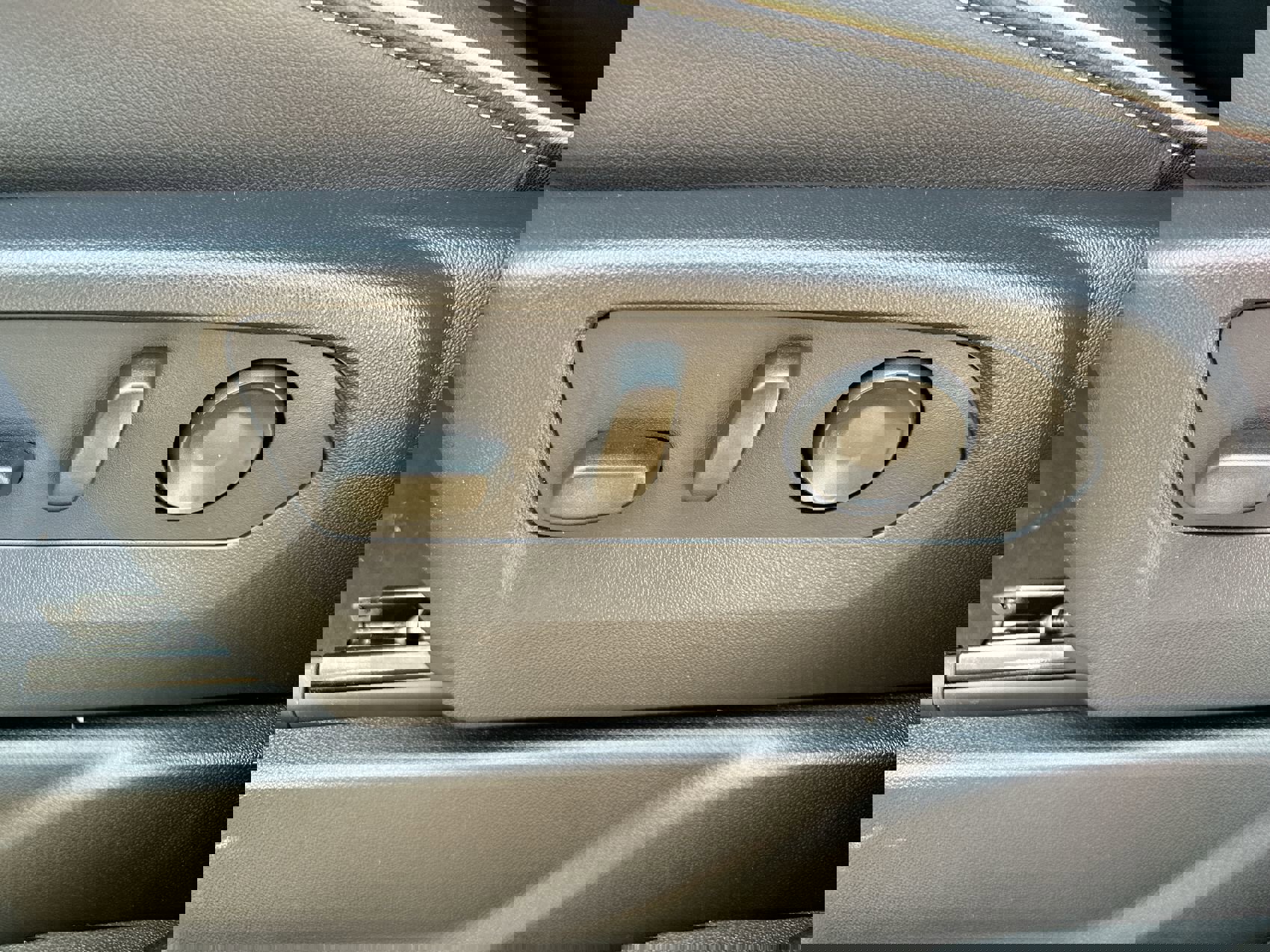 2025 Chevrolet Suburban Premier photo 12