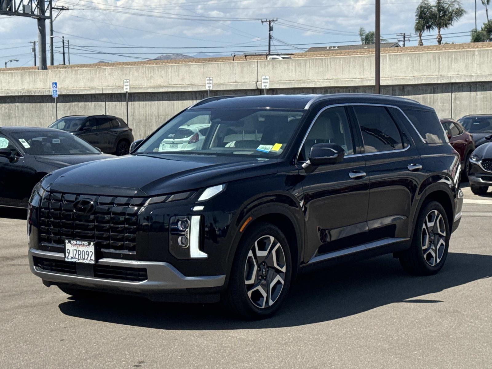 2024 Hyundai Palisade Limited photo 2