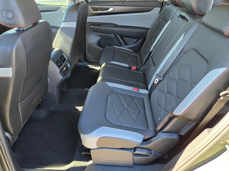 2024 Volkswagen Atlas Peak Edition SEL photo 4