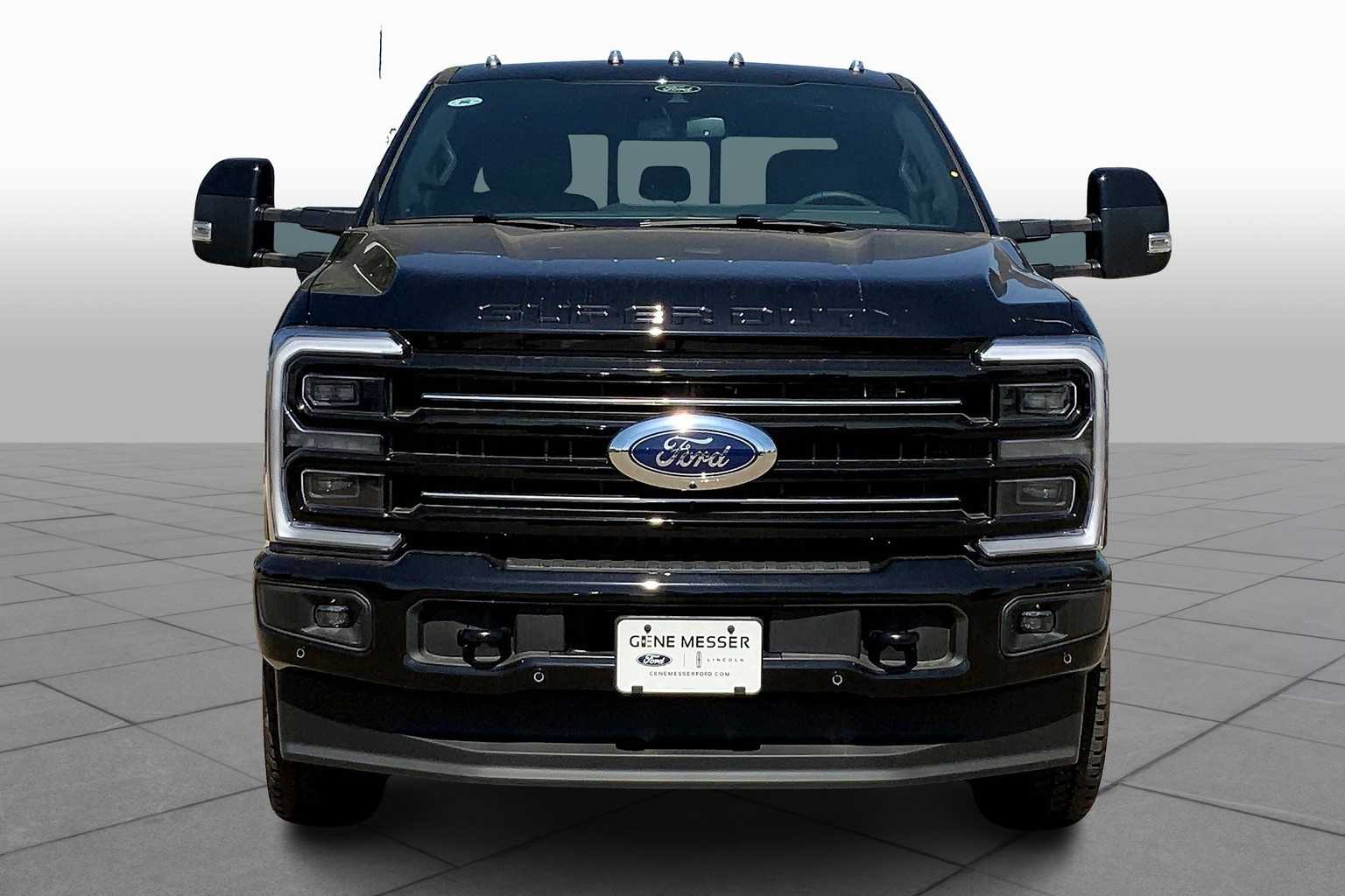 2025 Ford F-350 Platinum photo 3