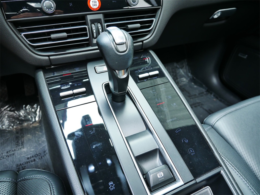 2022 Porsche Macan photo 24