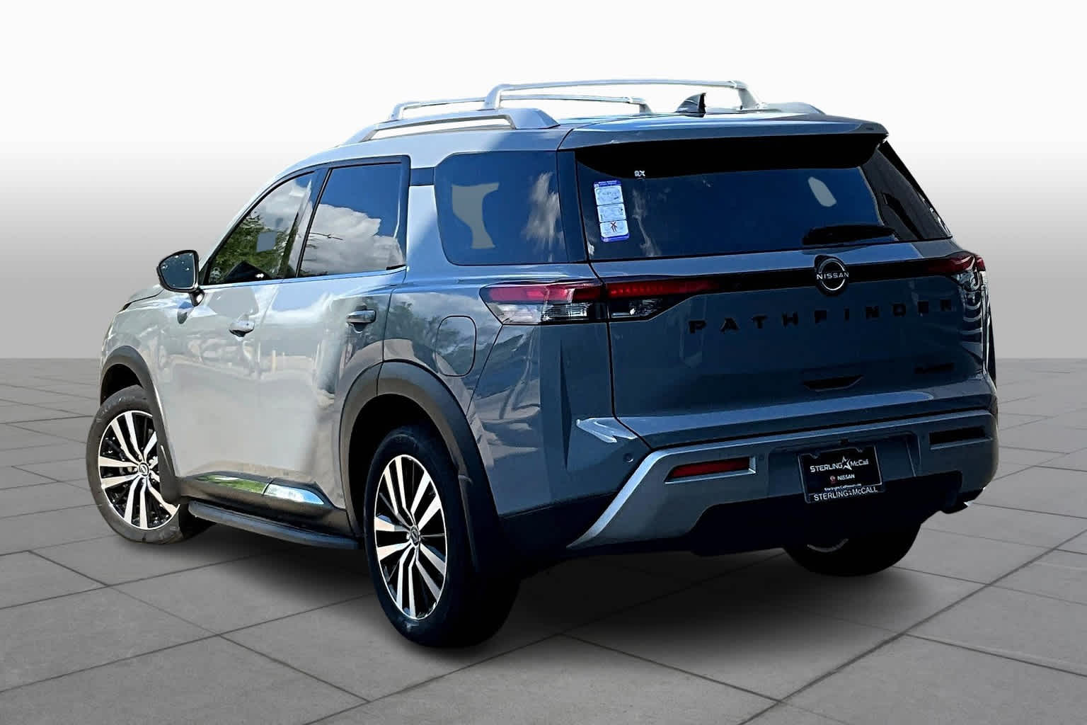 2024 Nissan Pathfinder Platinum photo 7