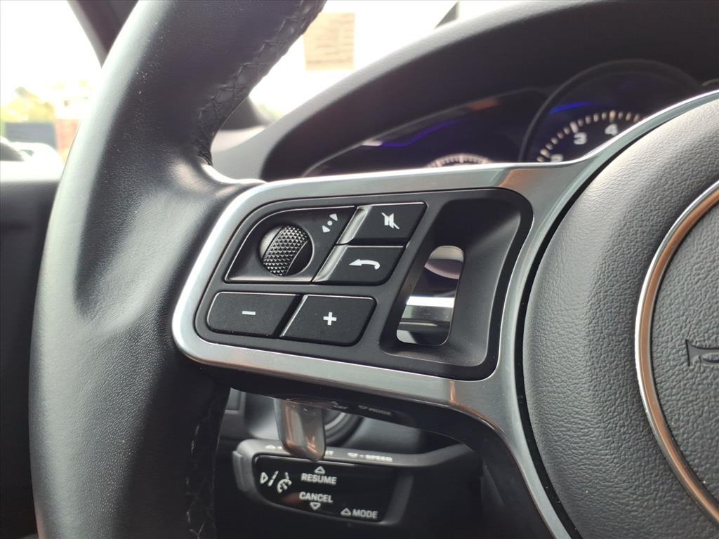 2023 Porsche Cayenne Platinum Edition photo 16