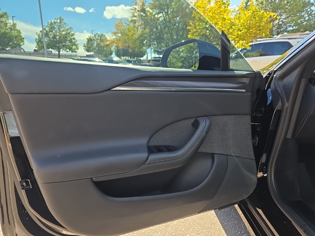 2022 Tesla Model S photo 10