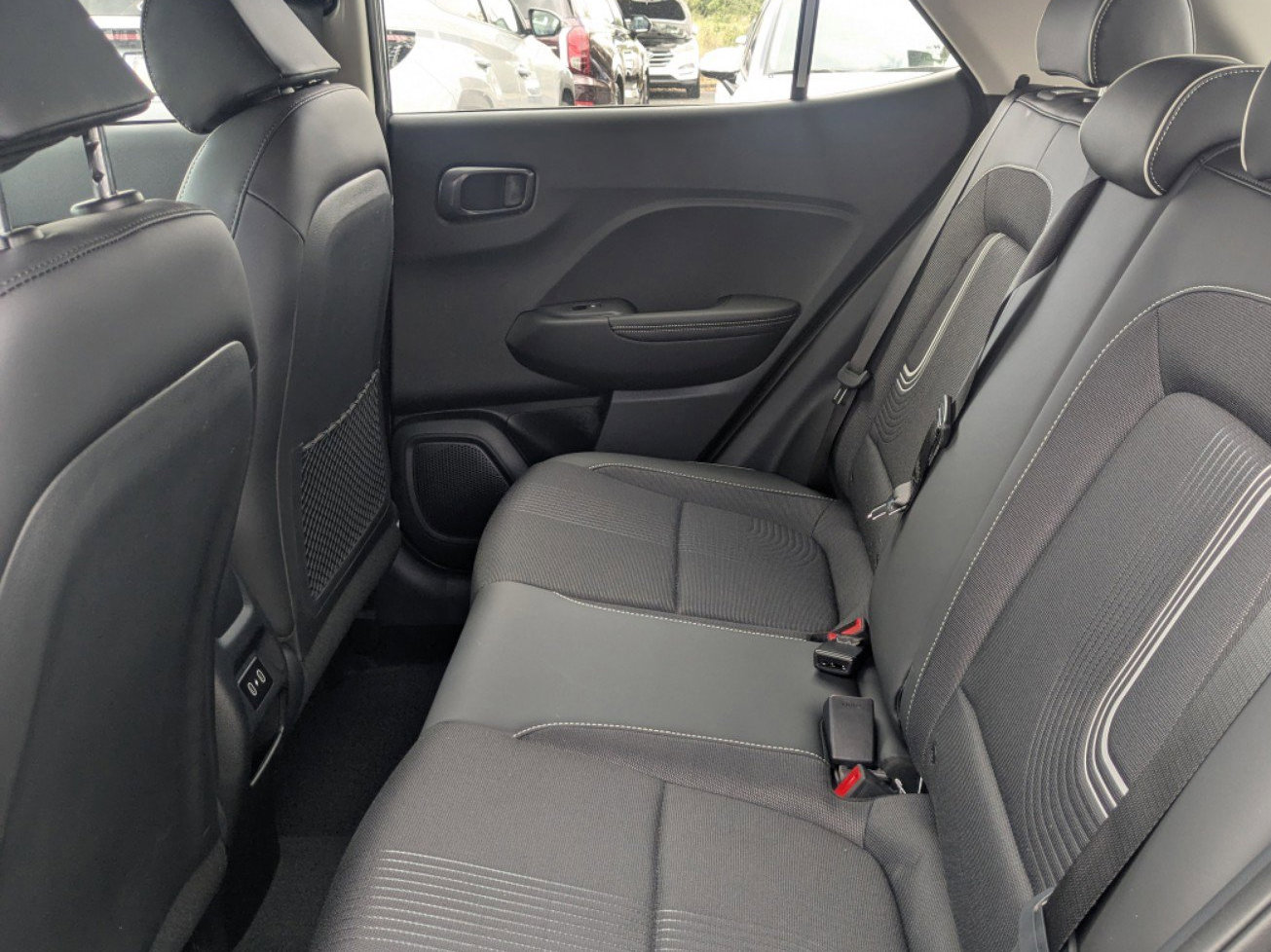 2025 Hyundai Venue SEL Limited photo 10