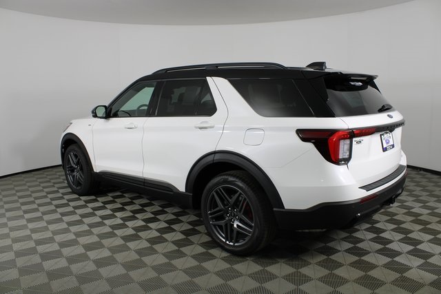 2025 Ford Explorer ST-Line photo 3