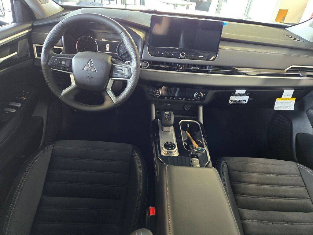 2025 Mitsubishi Outlander S-AWC photo 17