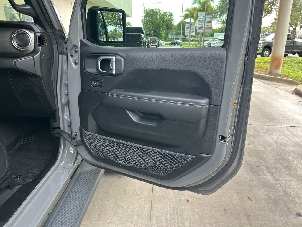 2021 Jeep Wrangler Unlimited Sahara photo 24
