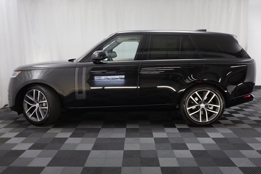 2025 Land Rover Range Rover SE photo 3