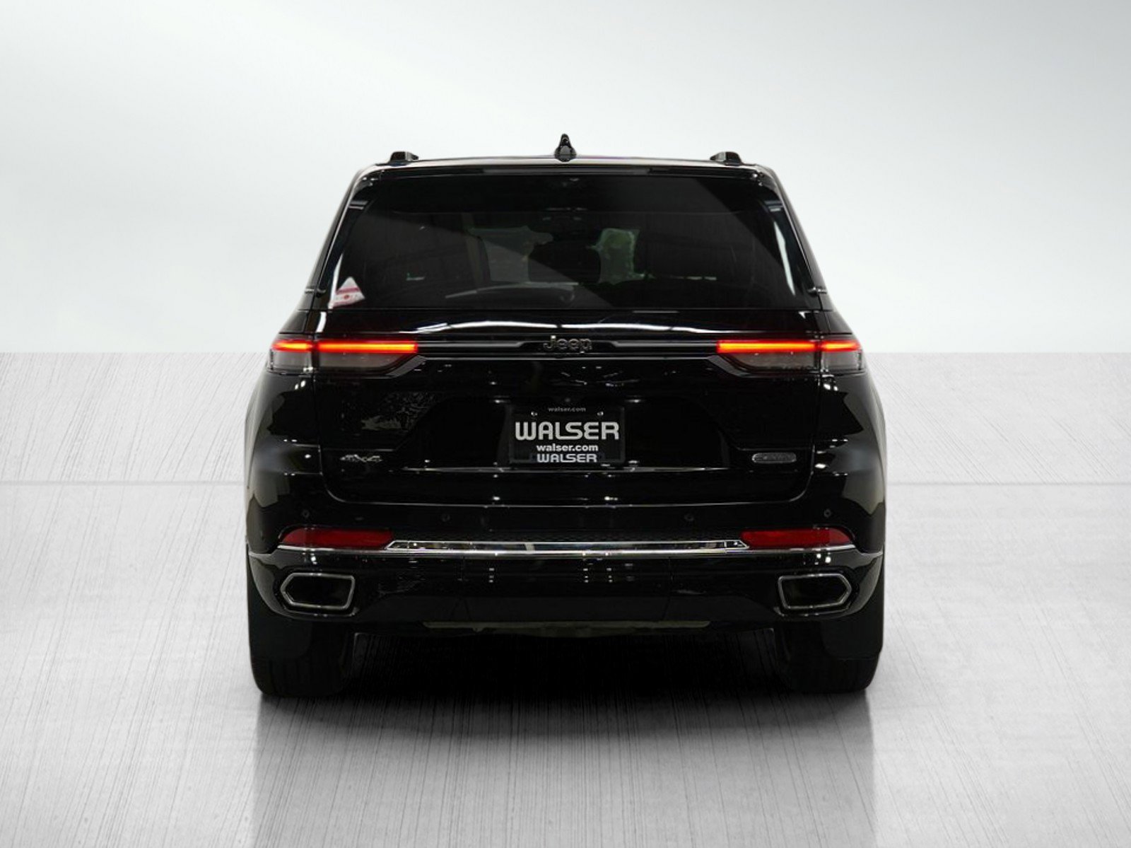 2022 Jeep Grand Cherokee Overland photo 2