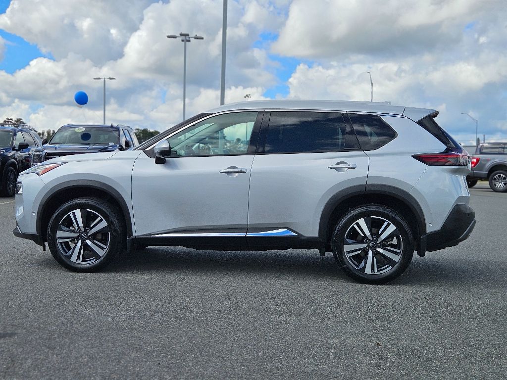 2022 Nissan Rogue SL photo 2