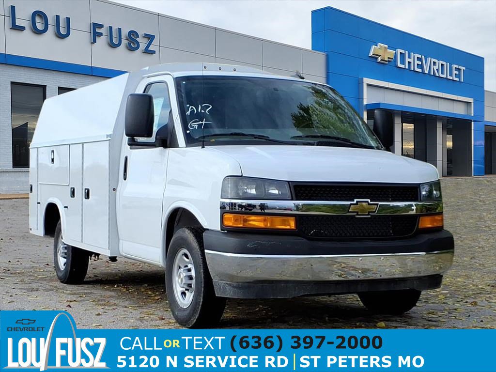 2025 Chevrolet Express Cutaway Base's photo