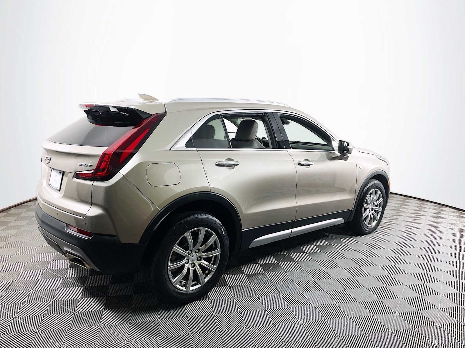 2022 Cadillac XT4 Premium Luxury photo 4