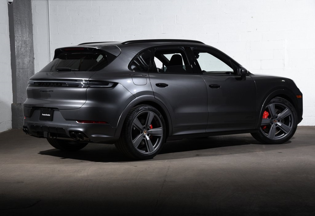 2025 Porsche Cayenne GTS photo 6