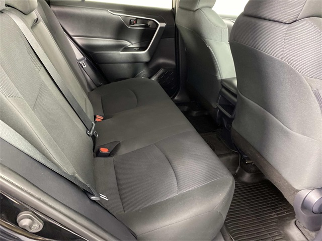 2021 Toyota RAV4 LE photo 11