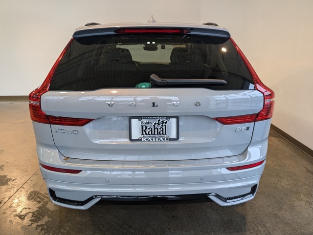 2025 Volvo XC60 B5 Plus photo 4