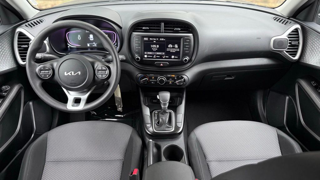 2024 Kia Soul LX photo 12