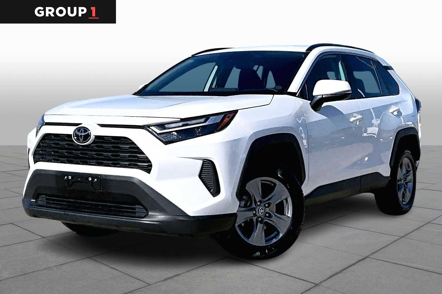 2024 Toyota RAV4 XLE's photo