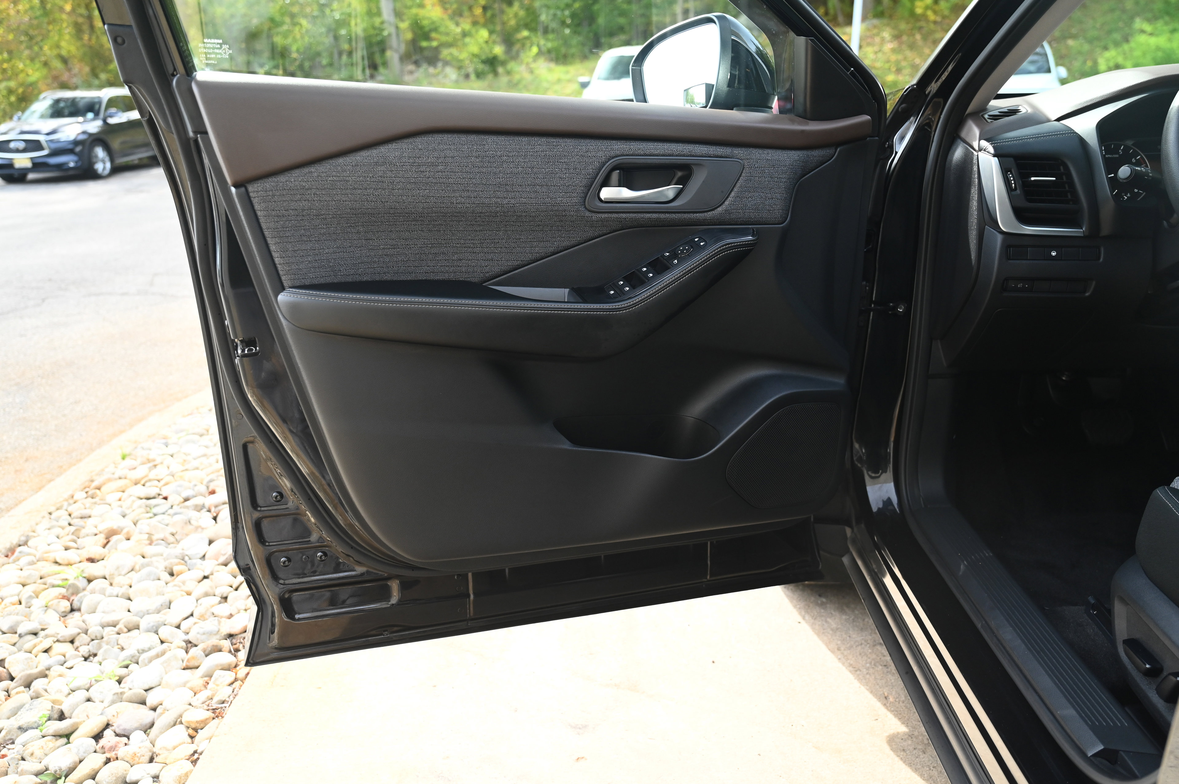 2023 Nissan Rogue SV photo 9