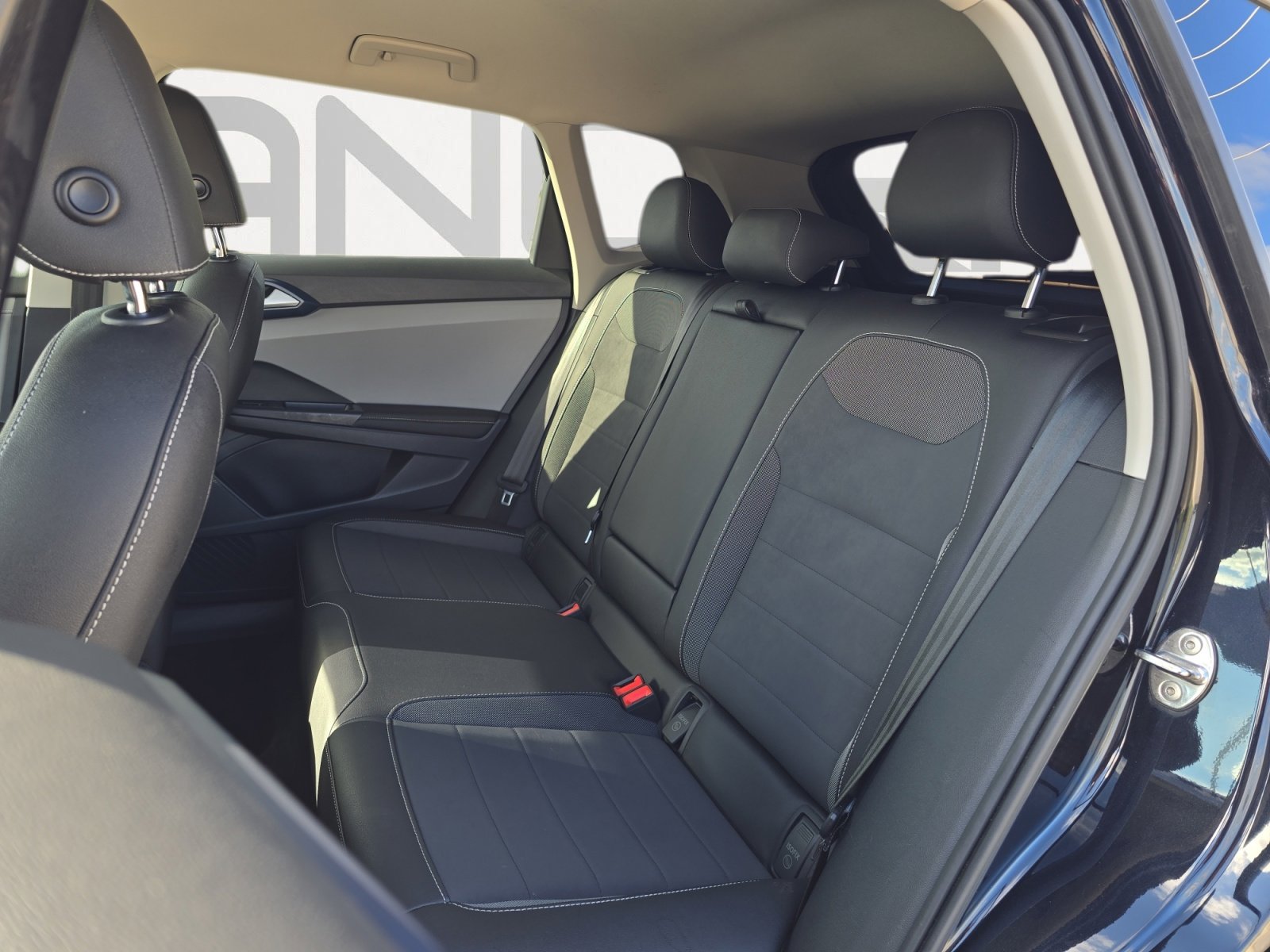 2024 Volkswagen Taos SE photo 19