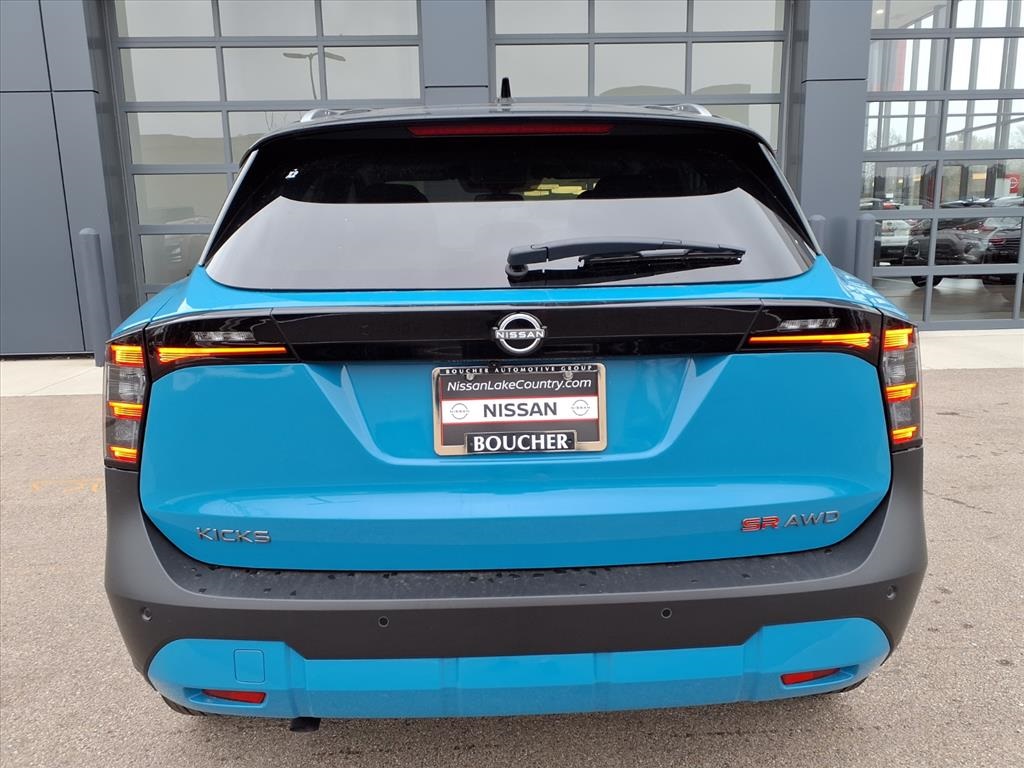 2026 Nissan Kicks SR photo 2