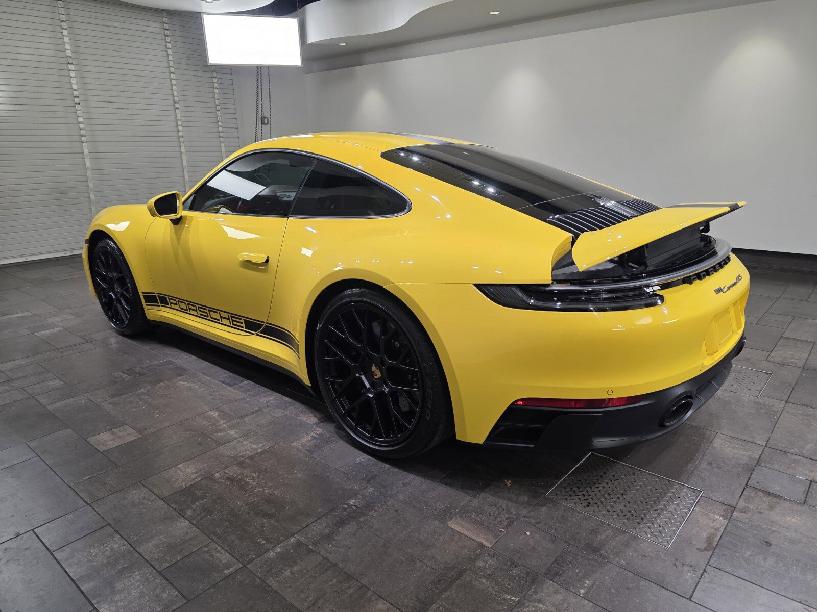 2023 Porsche 911 GTS Coupe photo 4