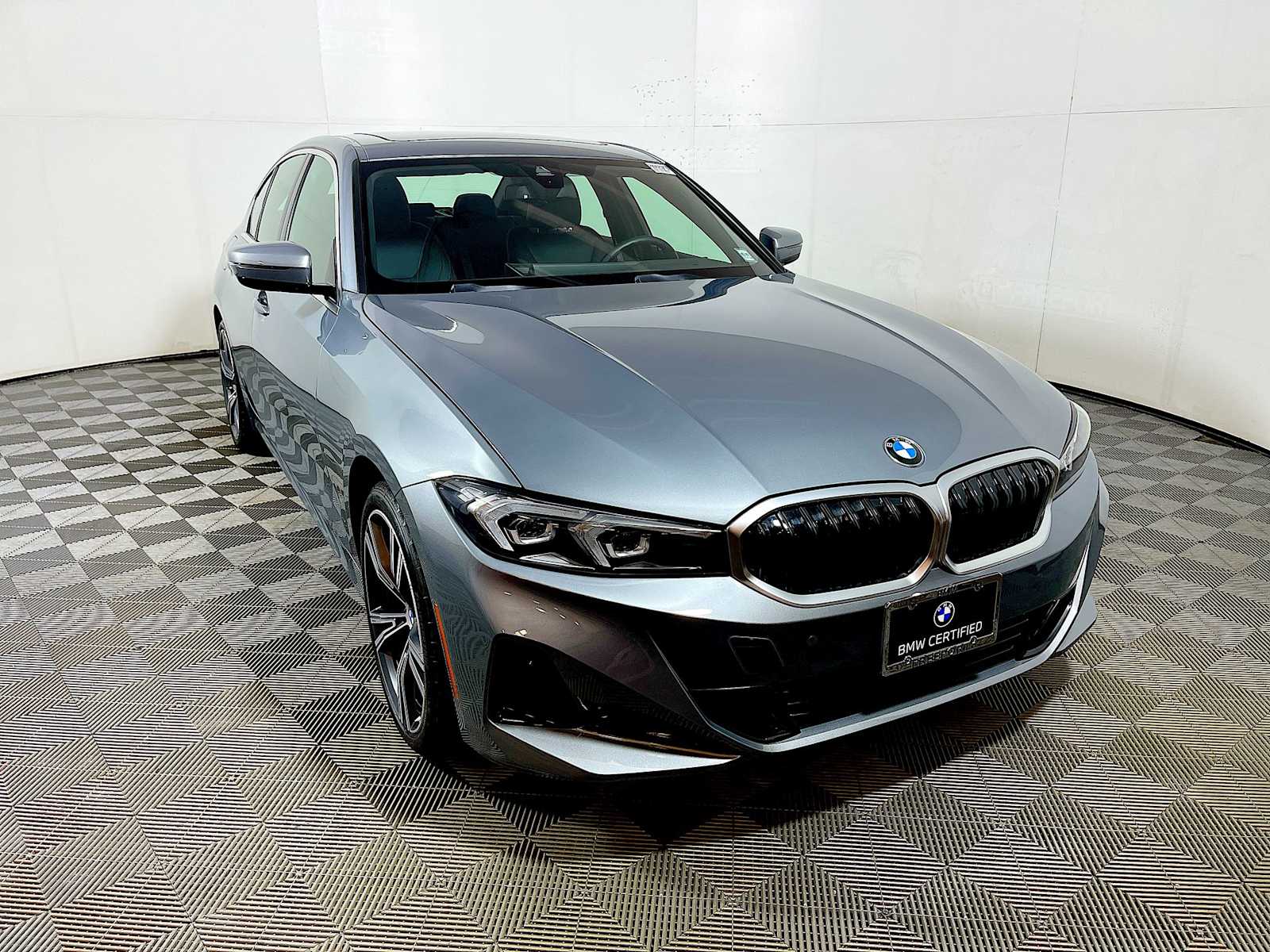 2024 Bmw 330i xDrive photo 2