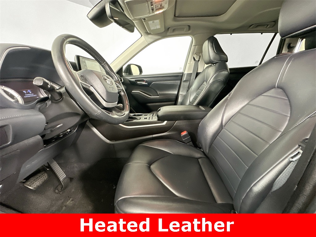 Used 2022 Toyota Highlander XLE with VIN 5TDGZRBH7NS576149 for sale in Winona, Minnesota