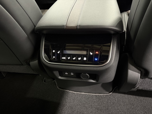2026 Nissan Armada Platinum photo 18