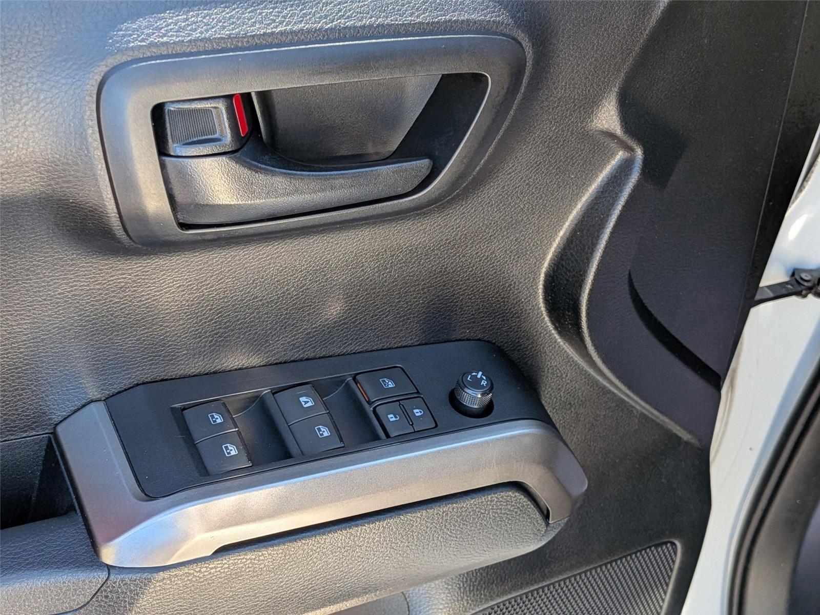2022 Toyota Tacoma SR5 Double Cab V6 photo 12