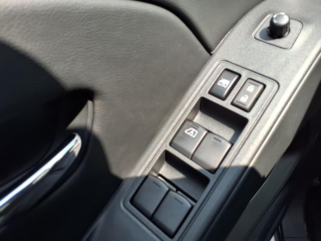 2025 Nissan Frontier Crew Cab SV photo 14