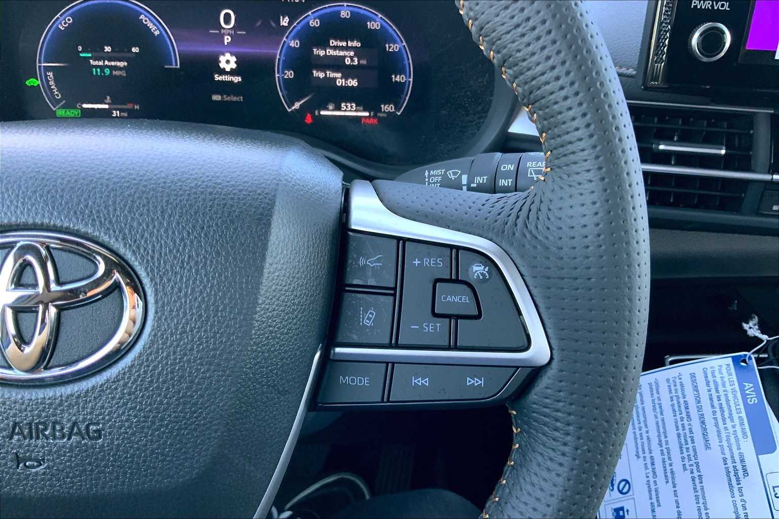 2025 Toyota Sienna Woodland Edition photo 21