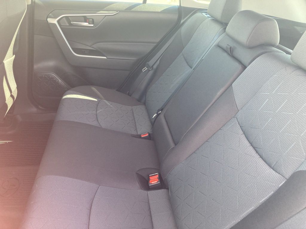 2025 Toyota RAV4 XLE photo 22