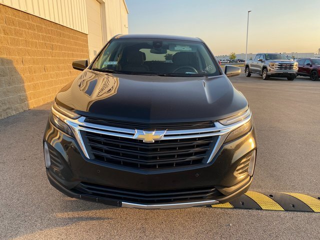 2024 Chevrolet Equinox LT photo 2