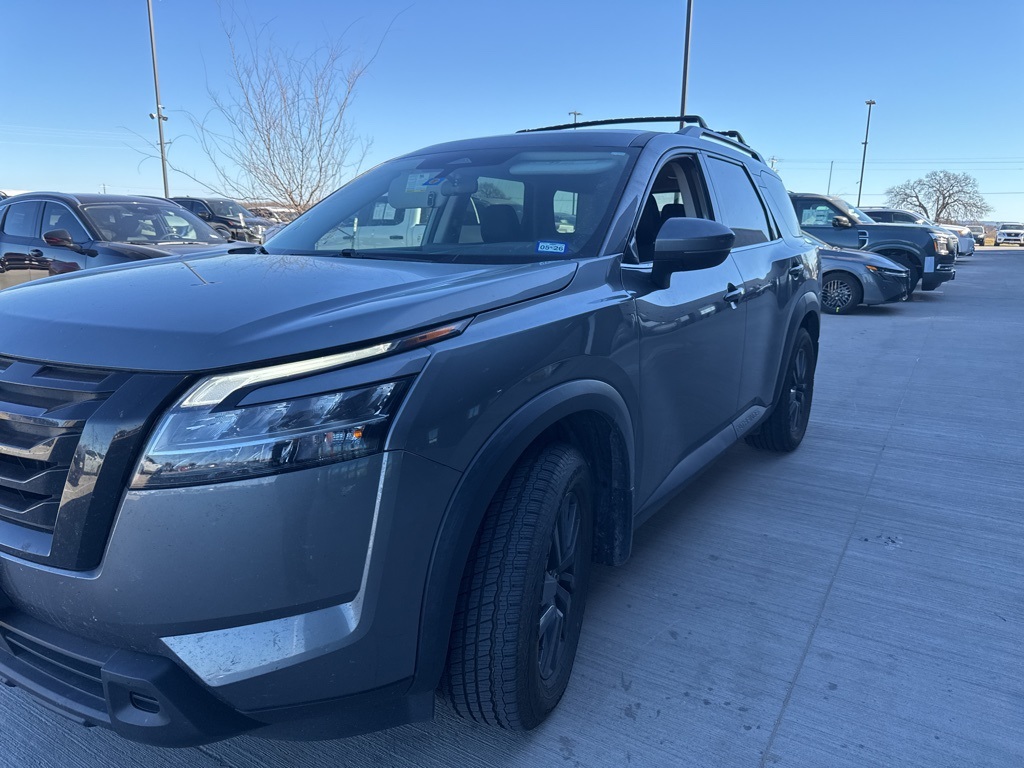 2022 Nissan Pathfinder SV's photo