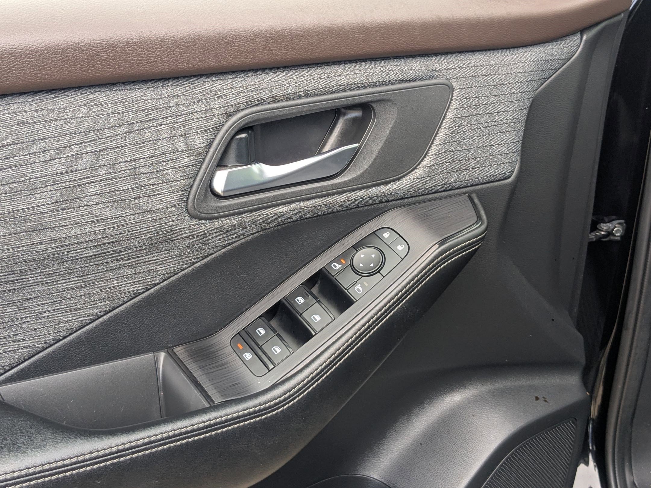 2023 Nissan Rogue SV photo 11