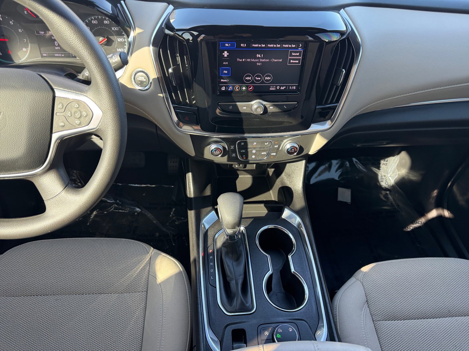 2023 Chevrolet Traverse LS photo 4