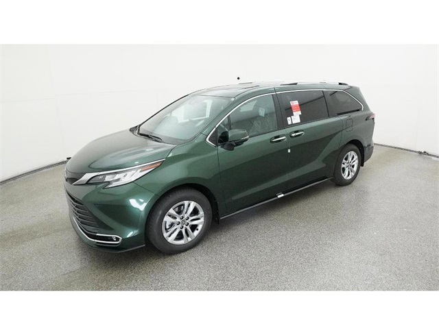 2025 Toyota Sienna Limited's photo