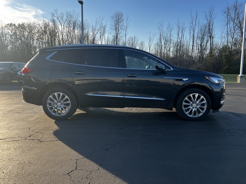 2019 Buick Enclave Essence photo 2