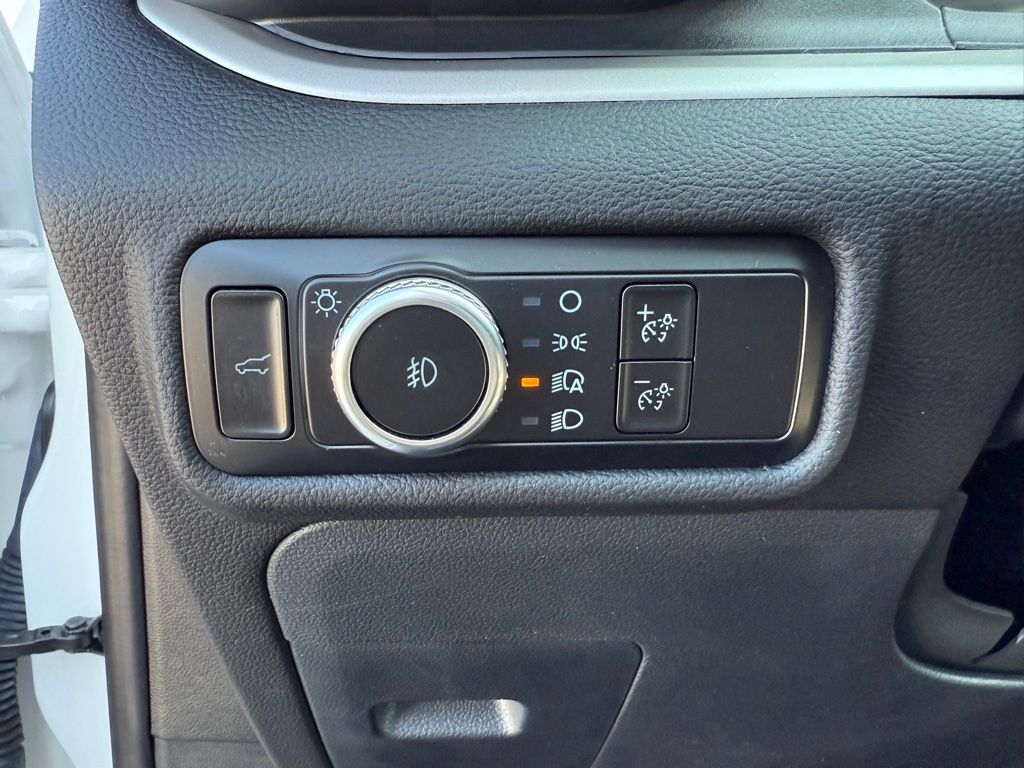 2023 Ford Explorer XLT photo 14