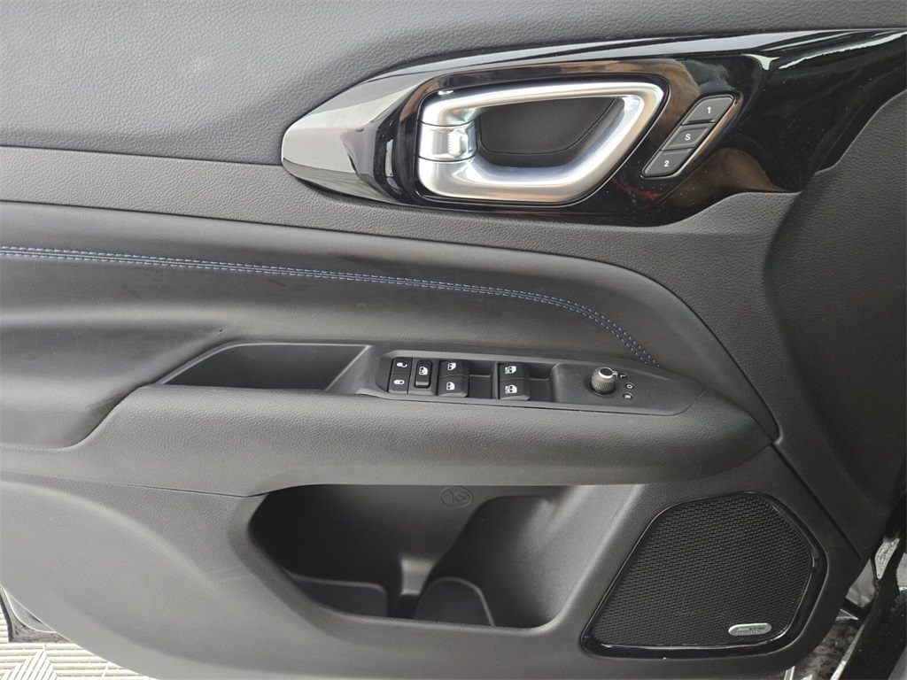 2025 Jeep Compass Limited photo 12