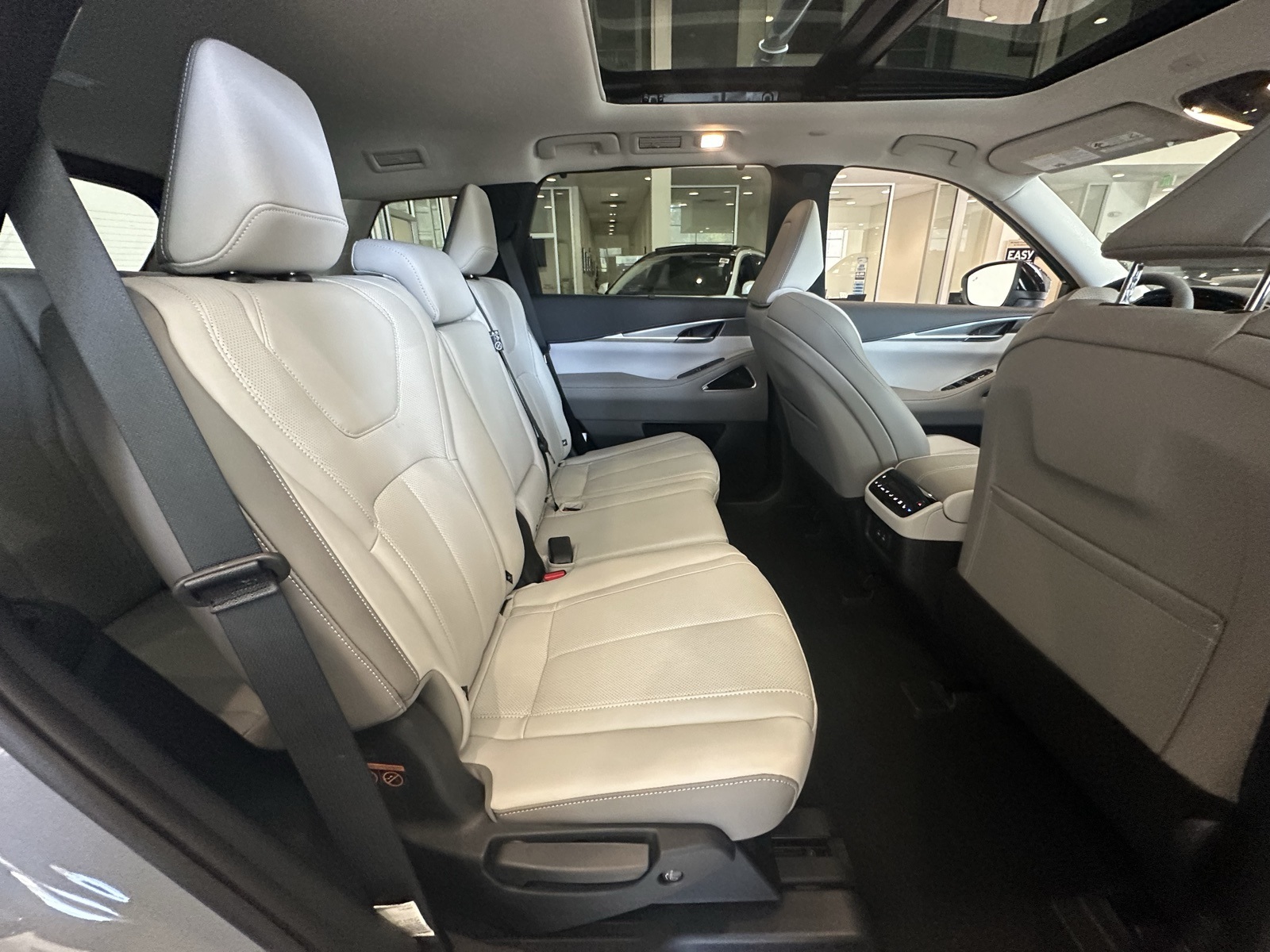 2026 Infiniti QX60 Luxe photo 32