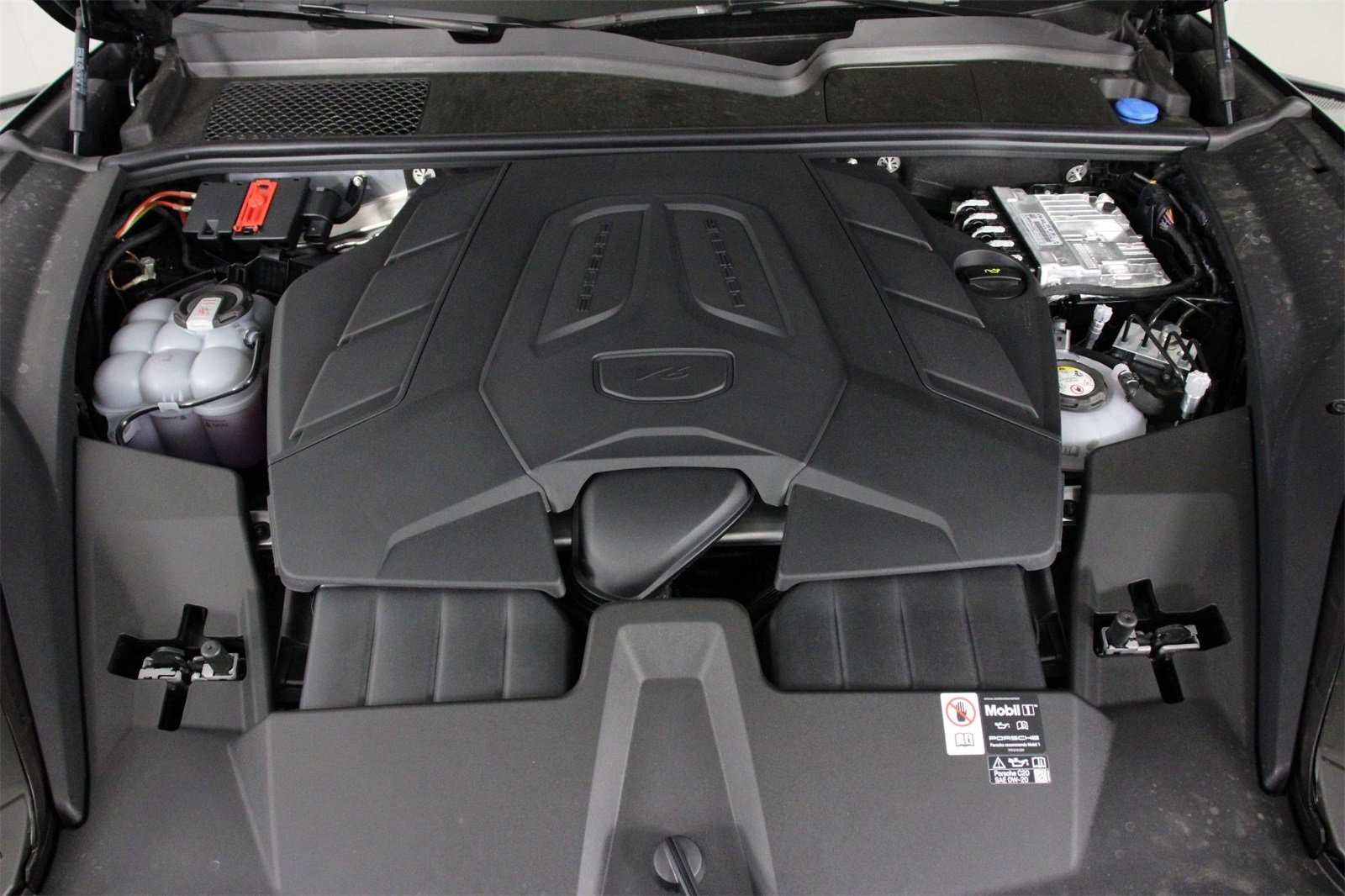 2025 Porsche Cayenne E-Hybrid photo 18